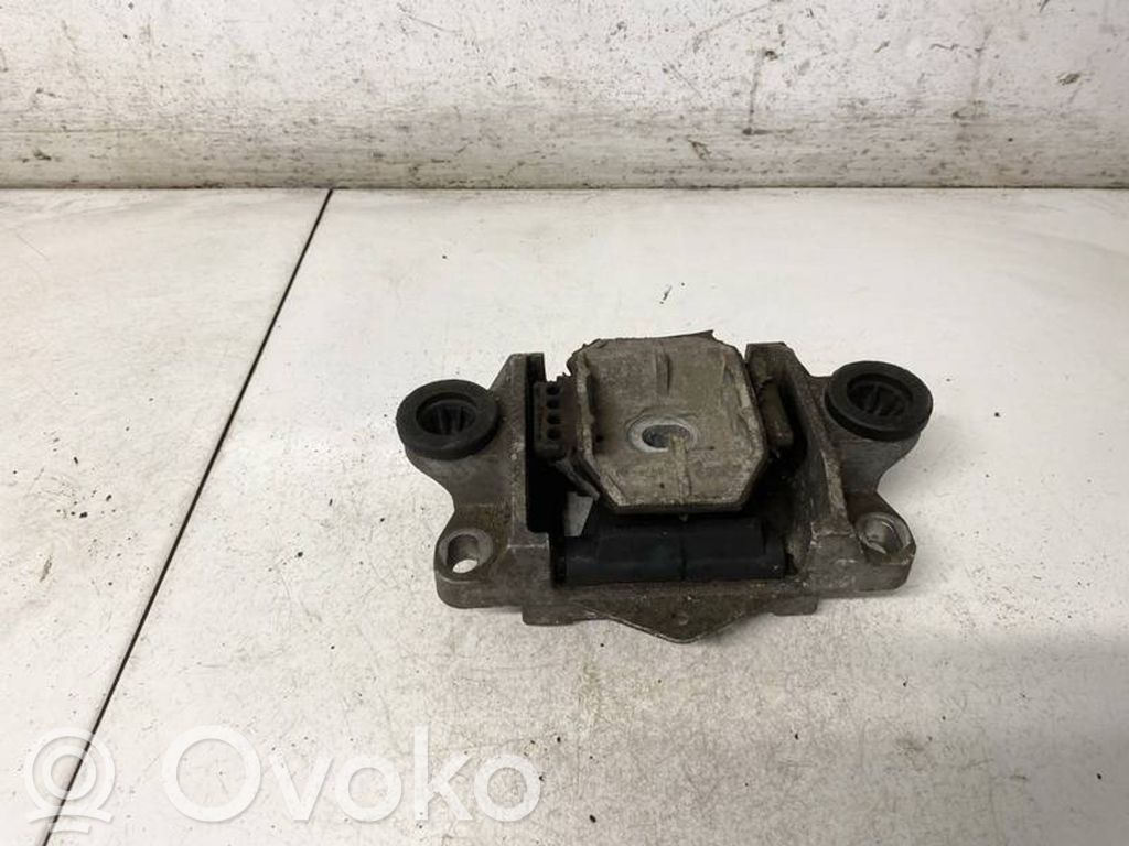 Ford Mondeo Mk III Engine mount bracket 