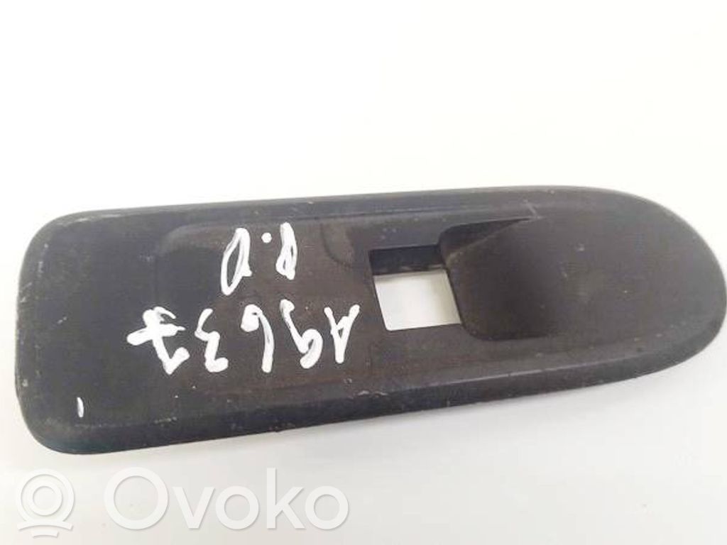 Peugeot 308 Ramka przycisków otwierania szyby drzwi przednich 