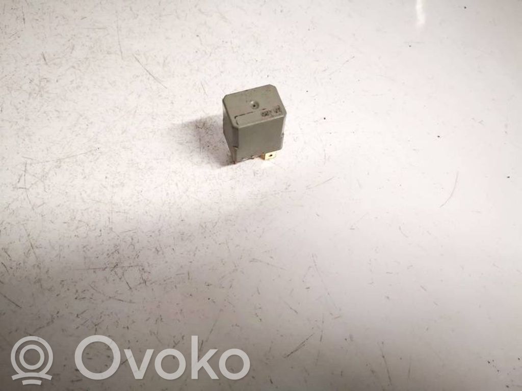 Otros relés   UM4667720,UM4667720