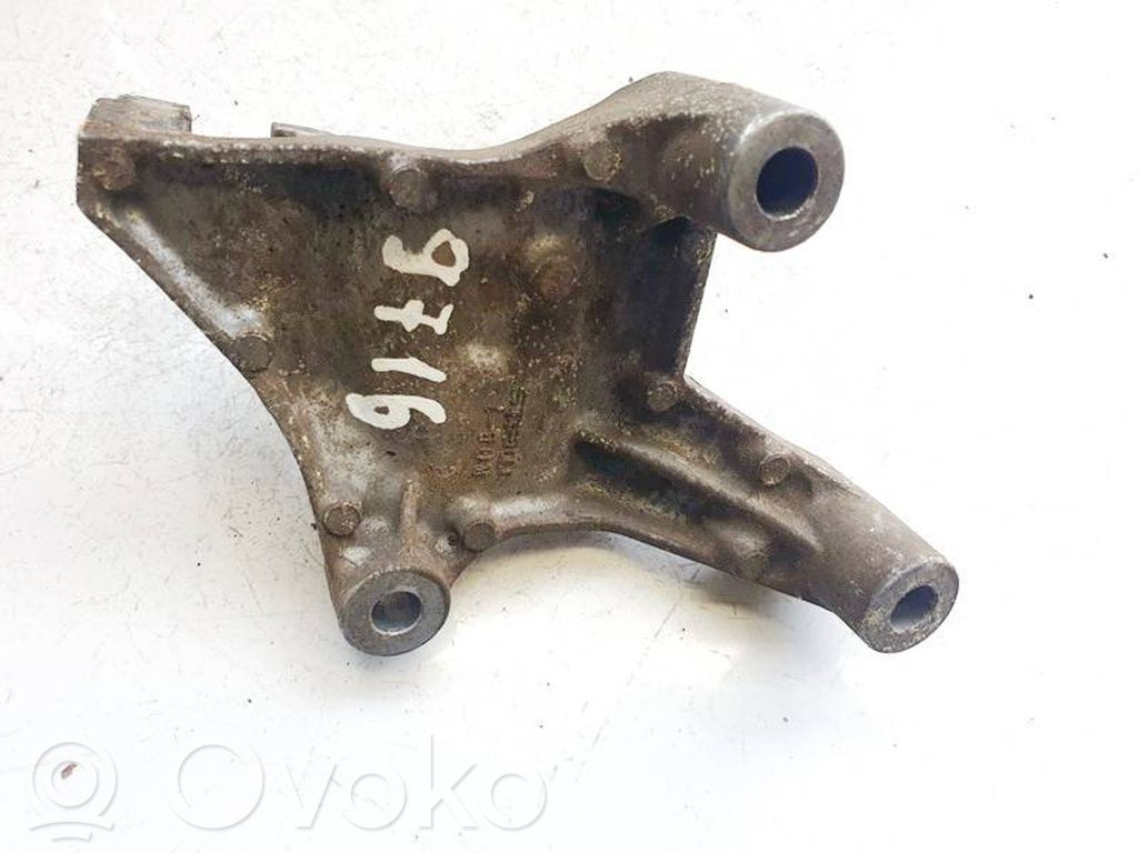 Honda CR-V Engine mounting bracket 