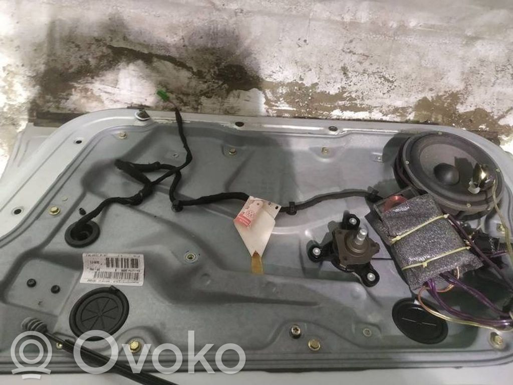 Volkswagen Golf IV Alzacristalli del portellone scorrevole con motorino