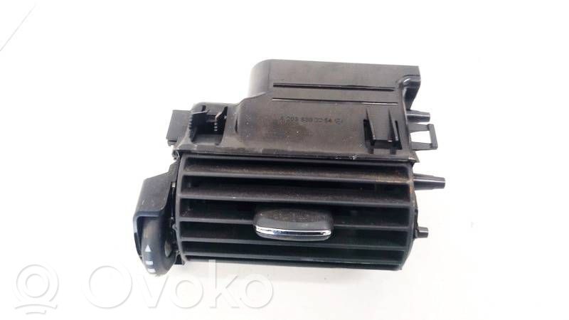 Mercedes-Benz C W203 Grilă ventilație centrală 