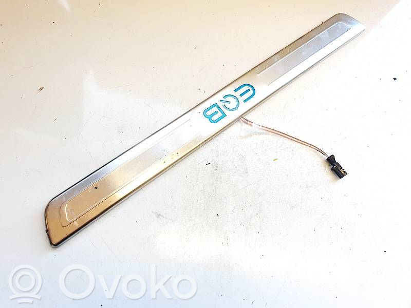 Mercedes-Benz EQB Capac prag față 