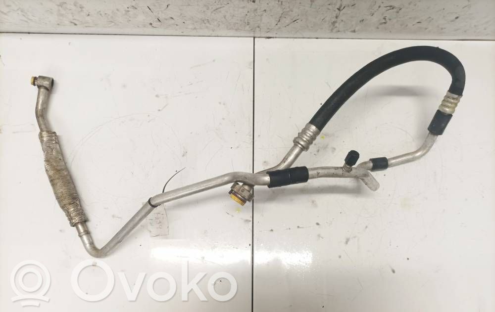 Volkswagen PASSAT B6 Ilmastointilaitteen putki (A/C) 