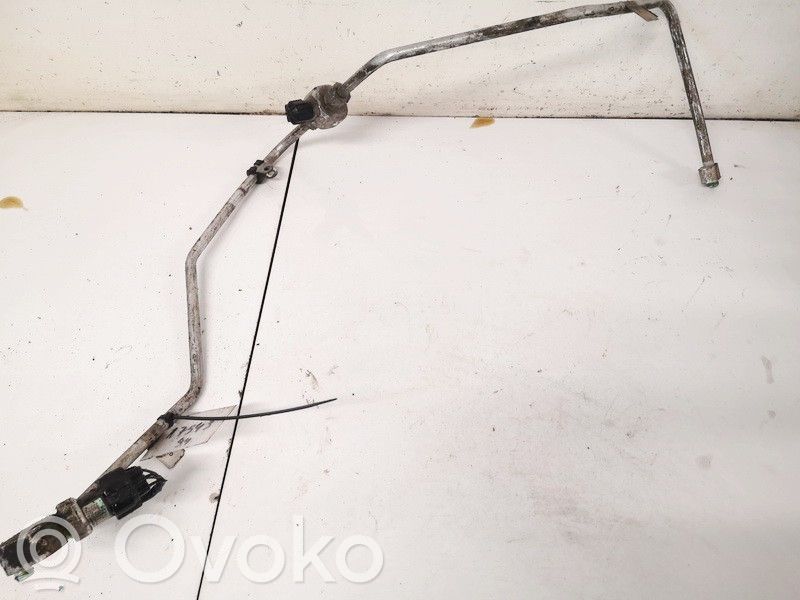 Ilmastointilaitteen putki (A/C)   JUE104330,JUE104330