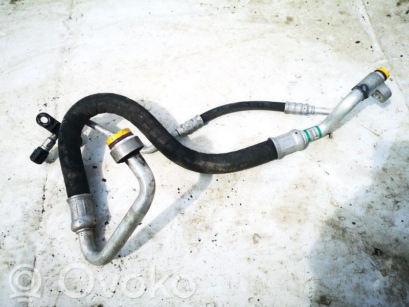 BMW 1 E81 E87 Ilmastointilaitteen putki (A/C) 