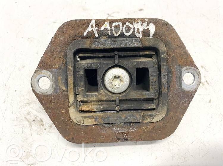 Citroen Xsara Picasso Engine mount bracket 