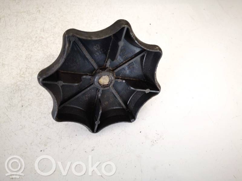 Volkswagen Golf IV Bullone fissaggio ruota di scorta 
