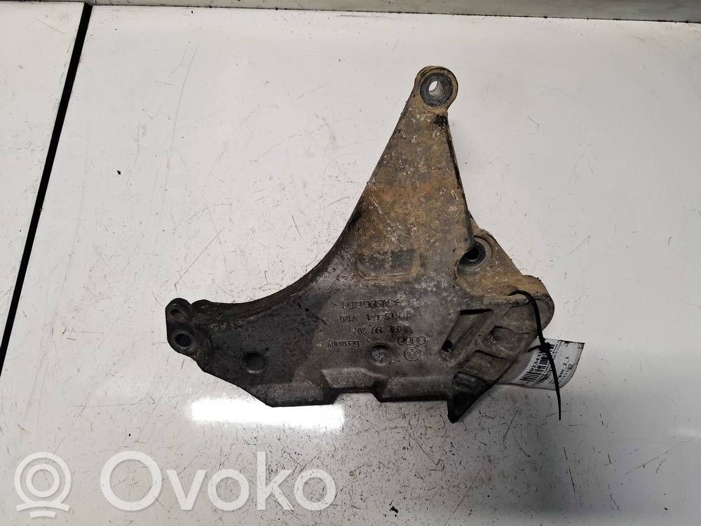 Volkswagen PASSAT B6 Supporto di montaggio del motore (usato)