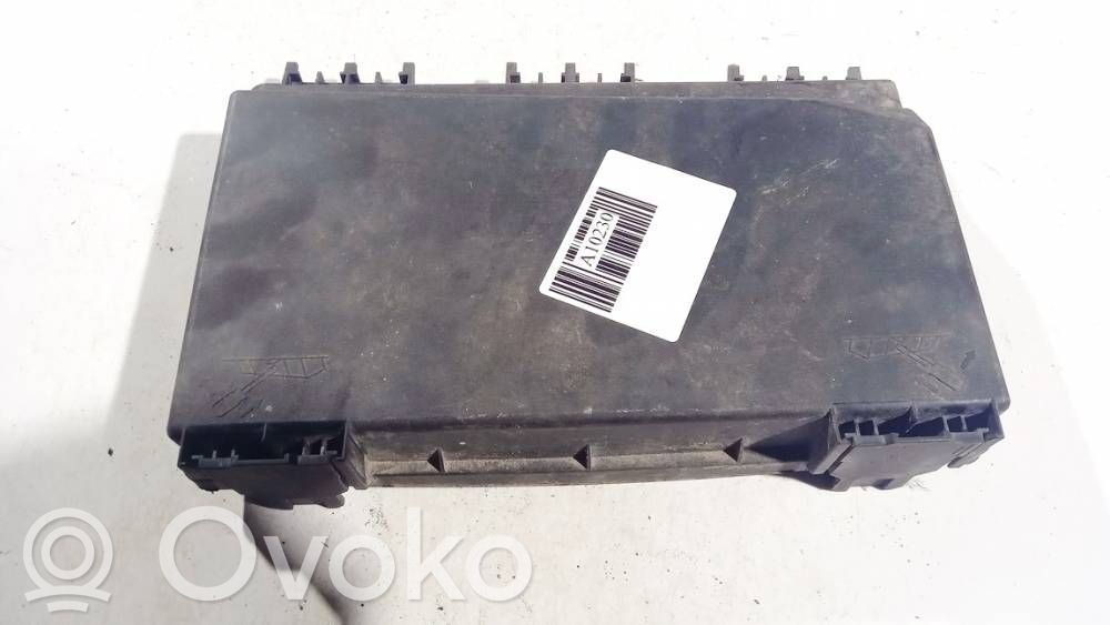 Opel Zafira B Pokrywa skrzynki bezpieczników 