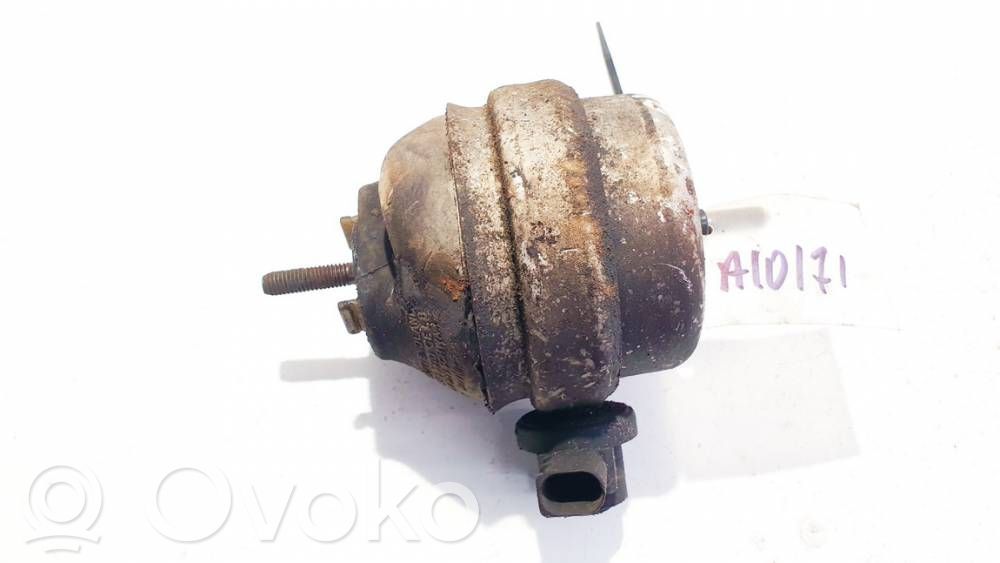 Engine mount bracket   8E0199382B,8E0199379B,8E0199379L,8E0199382B,8E0199382D