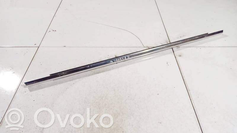 Volkswagen PASSAT B6 Rivestimento modanatura del vetro della portiera posteriore 