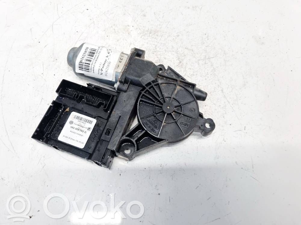 Volkswagen Touran I Motorino alzacristalli della portiera anteriore 