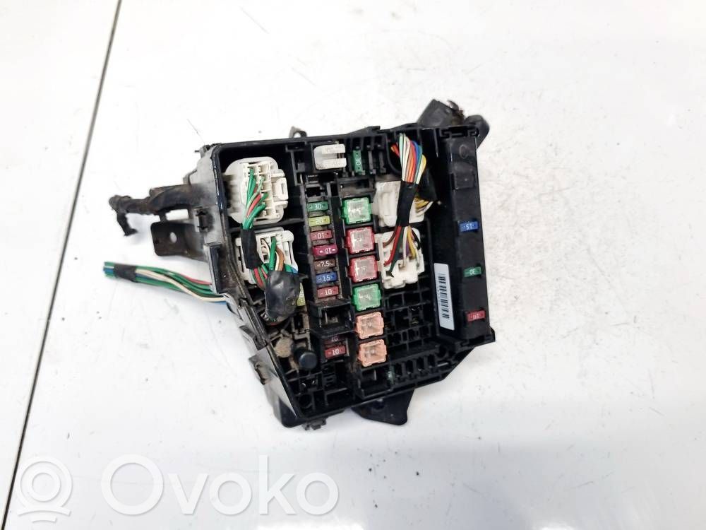 Toyota Yaris Skrzynka bezpieczników / Komplet 