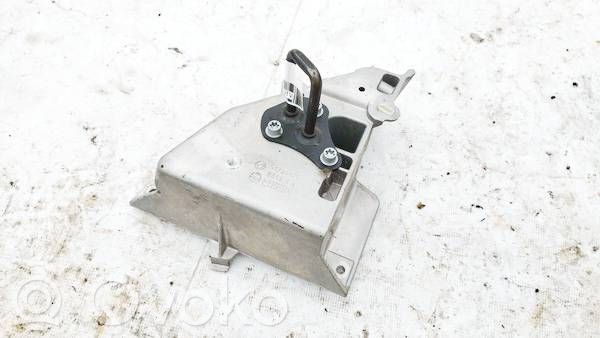 Engine mounting bracket   51734471,51734471
