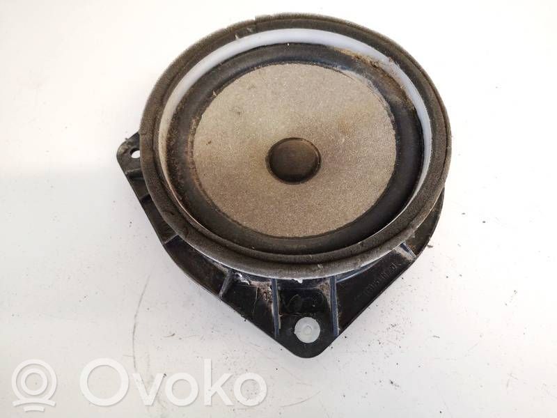 Toyota RAV 4 (XA20) Altavoz de la puerta delantera