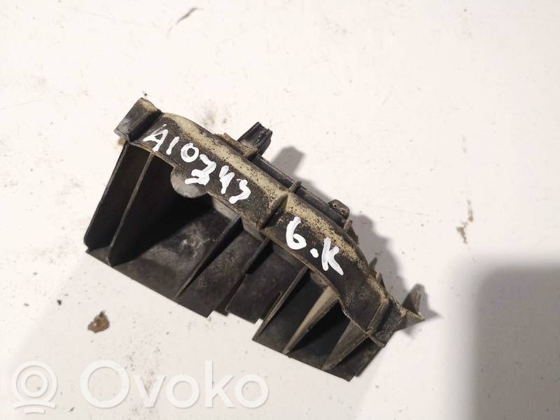 Rear bumper mounting bracket