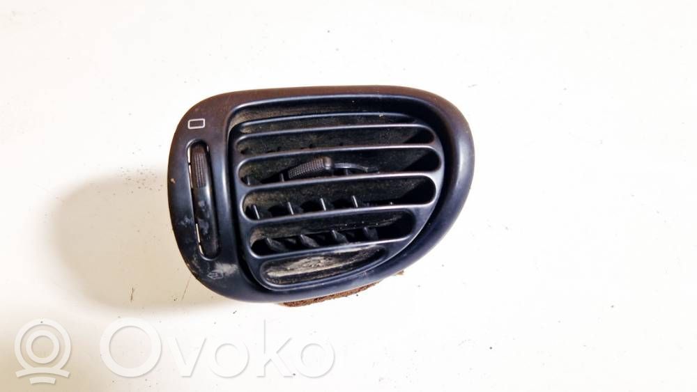 Peugeot 206 Rejilla de ventilación central del panel 
