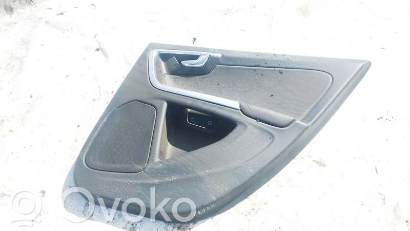 Volvo V60 Moldura del tarjetero de la puerta trasera