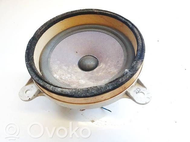 Subaru Outback Etuoven kaiutin 