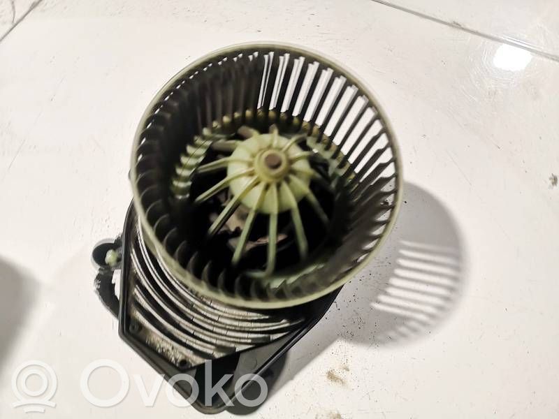 Audi A4 S4 B5 8D Heizungslüfter 