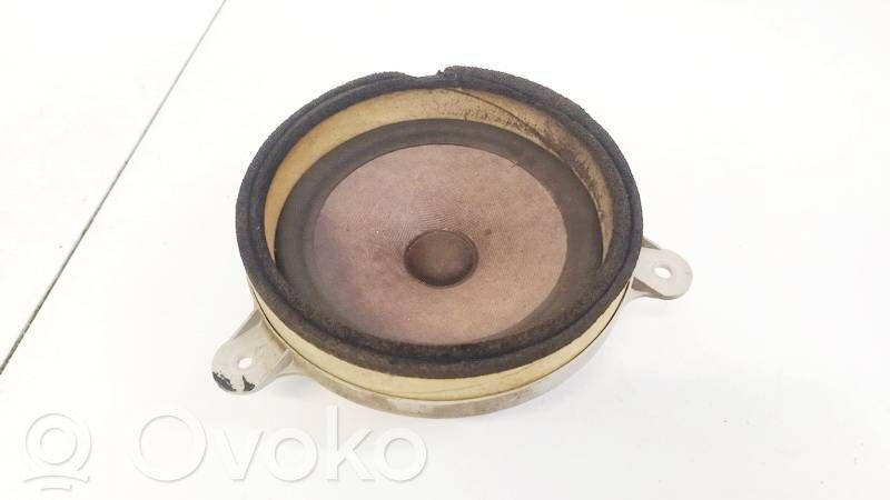Subaru Legacy Etuoven kaiutin