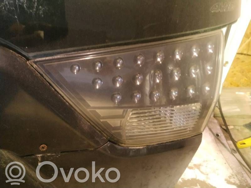 Mitsubishi Outlander Feux arrière sur hayon