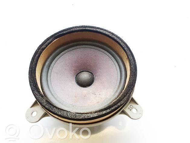 Subaru Outback Etuoven kaiutin