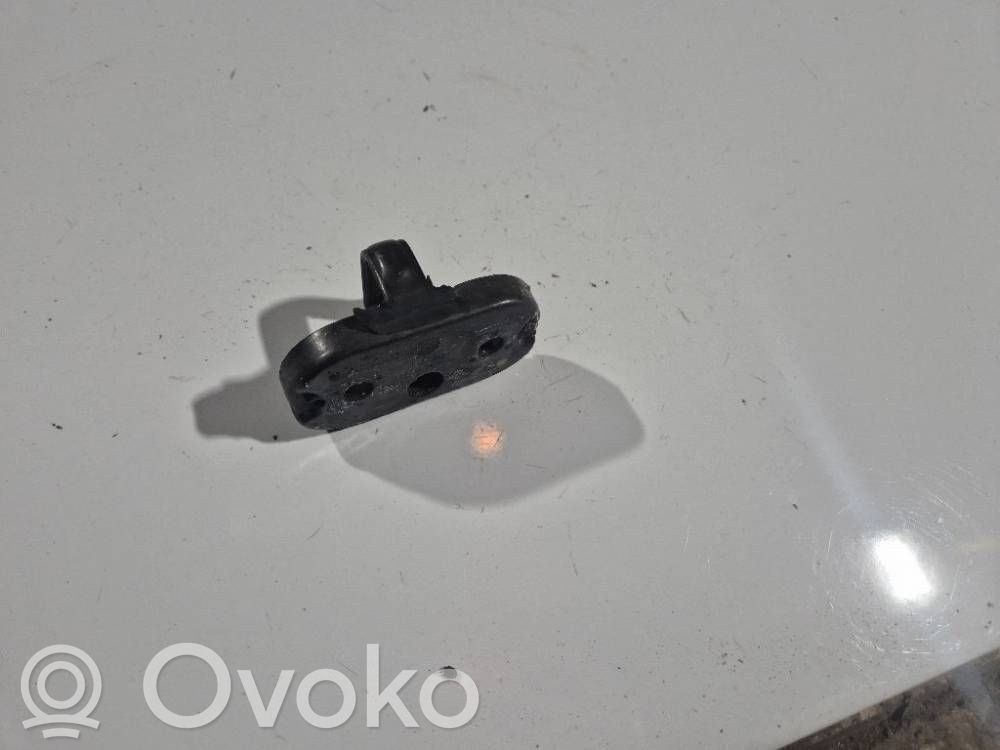 Volkswagen Golf V Rygiel zamka drzwi tylnych 