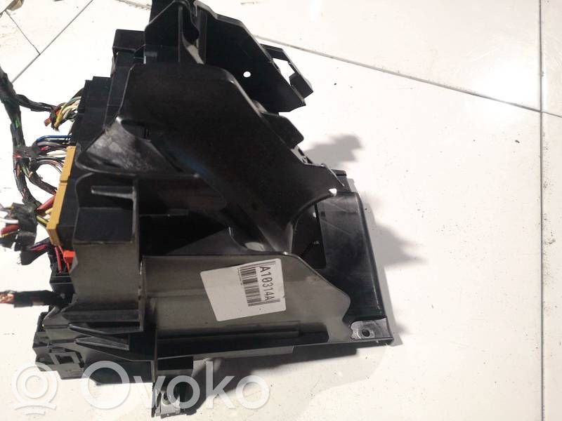 Volkswagen PASSAT B6 Set scatola dei fusibili 