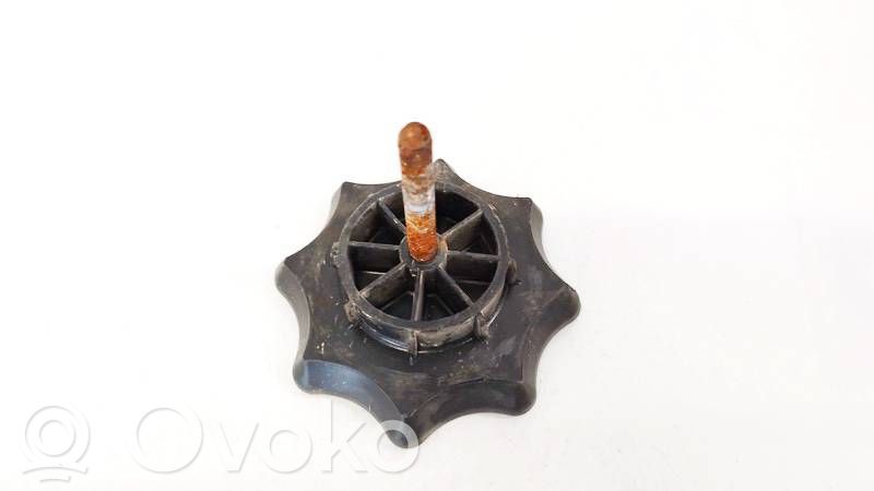 Volkswagen Golf IV Boulon de roue de secours