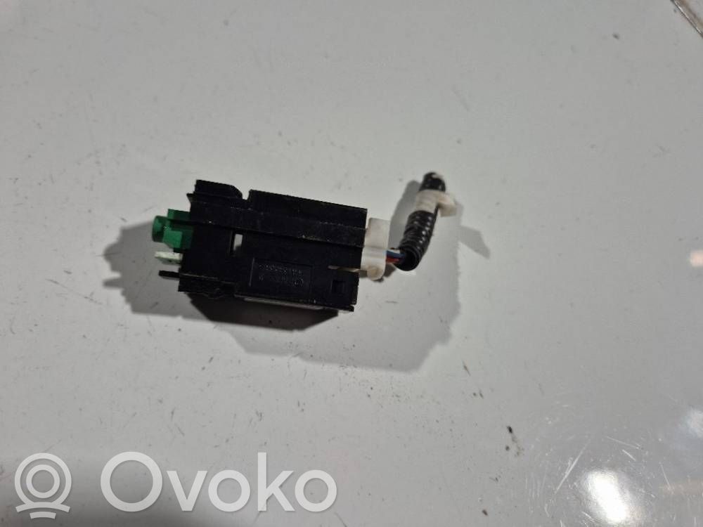 Toyota Avensis T270 Enchufe conector USB 