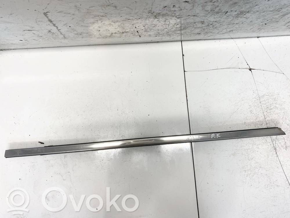 Citroen C4 II Picasso Moulure de vitre de la porte avant