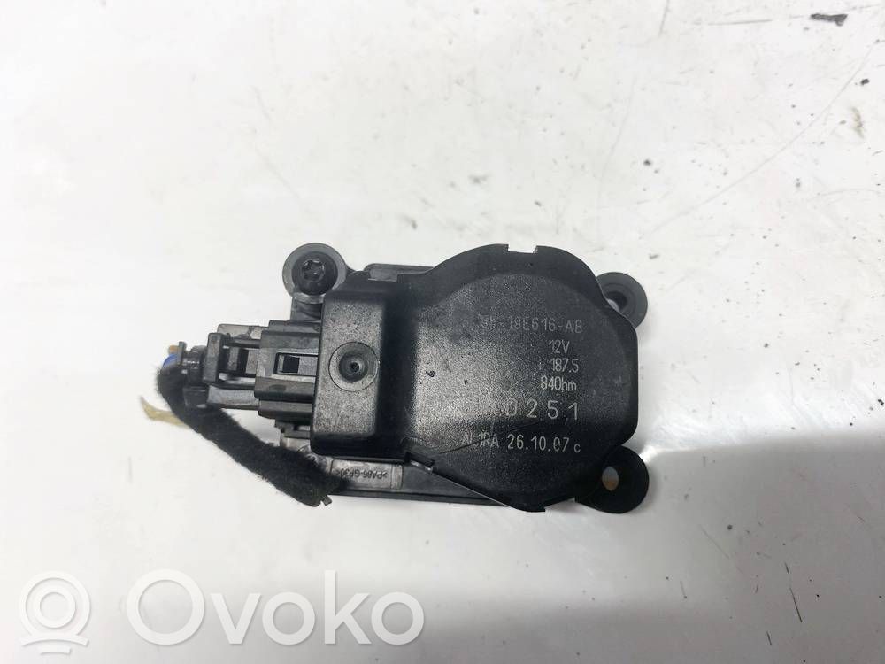 Ford Mondeo MK IV Moteur / actionneur de volet de climatisation