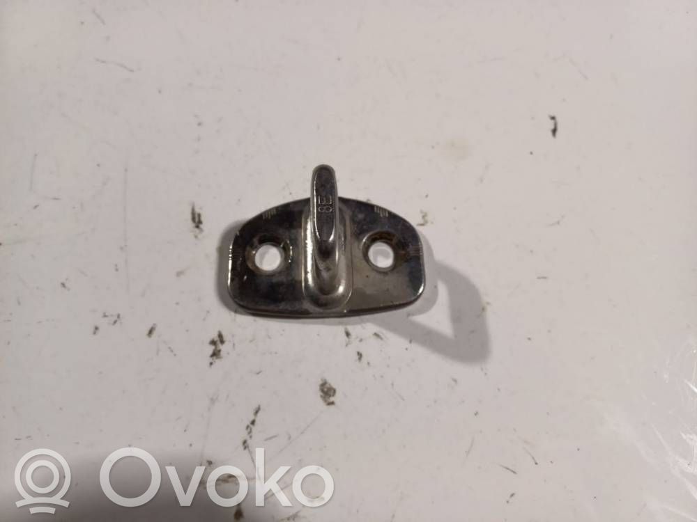 Audi A6 S6 C6 4F Boucle de verrouillage porte avant / crochet de levage 