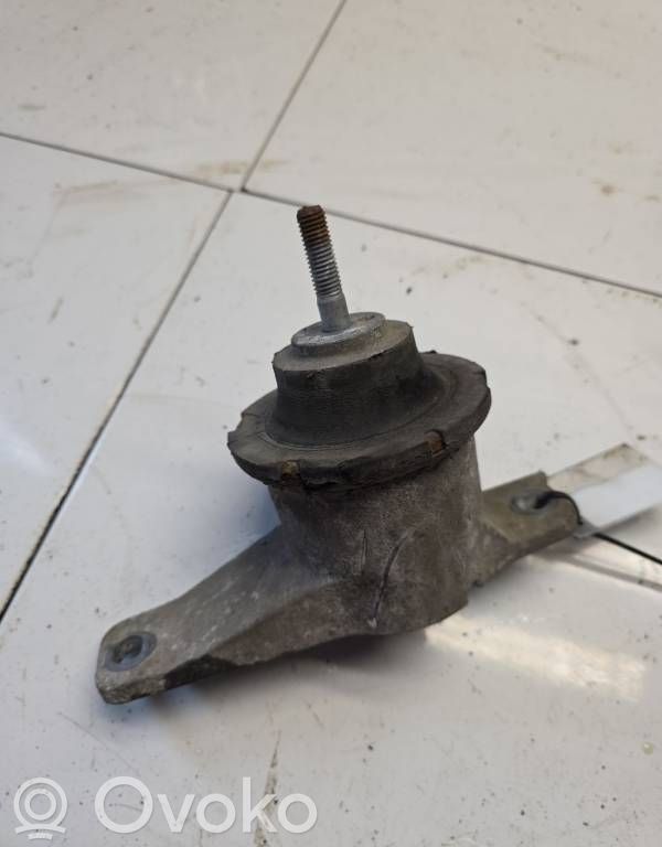 Engine mounting bracket