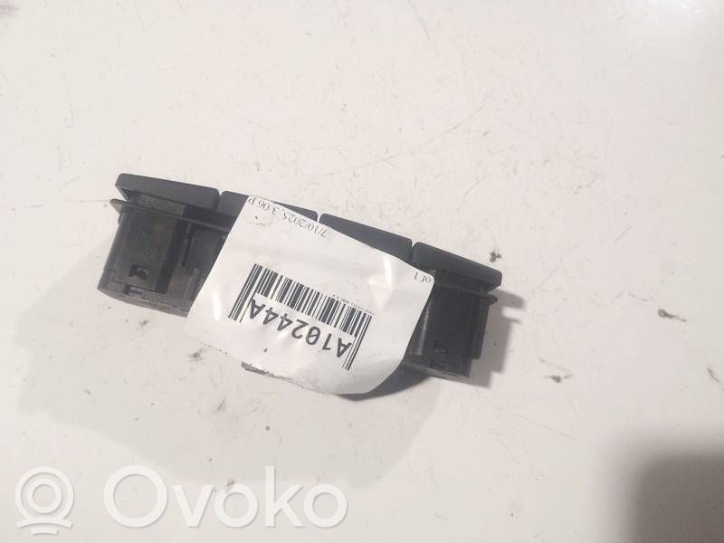 Ford Fiesta Przyciski szyb 