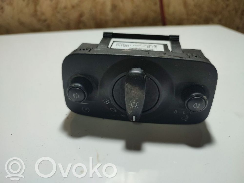 Light switch   04066443,04066443,669T13A024C0,G0GMA