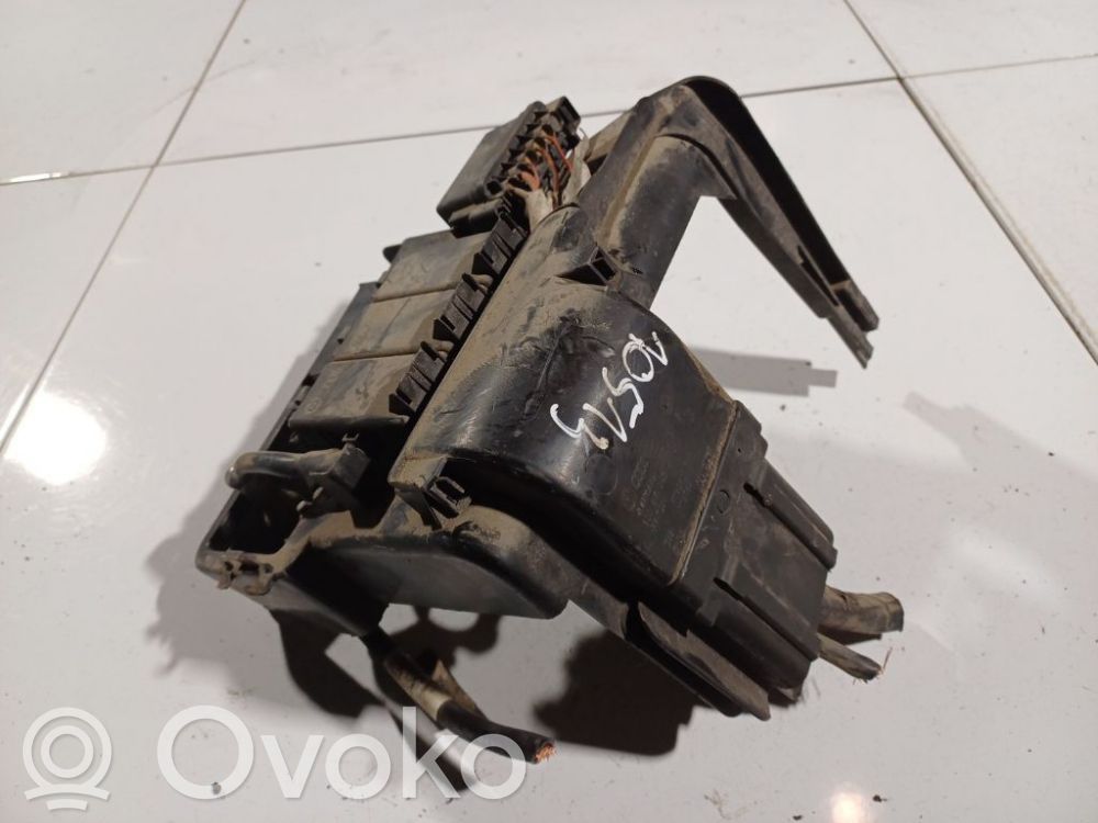 Volkswagen Polo IV 9N3 Set scatola dei fusibili 