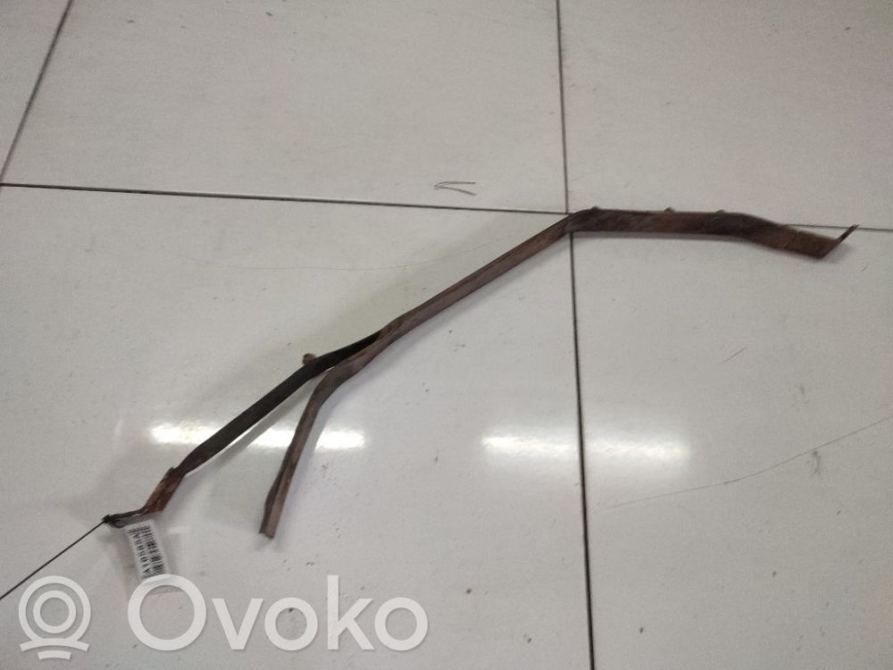 Fuel tank mounting bracket