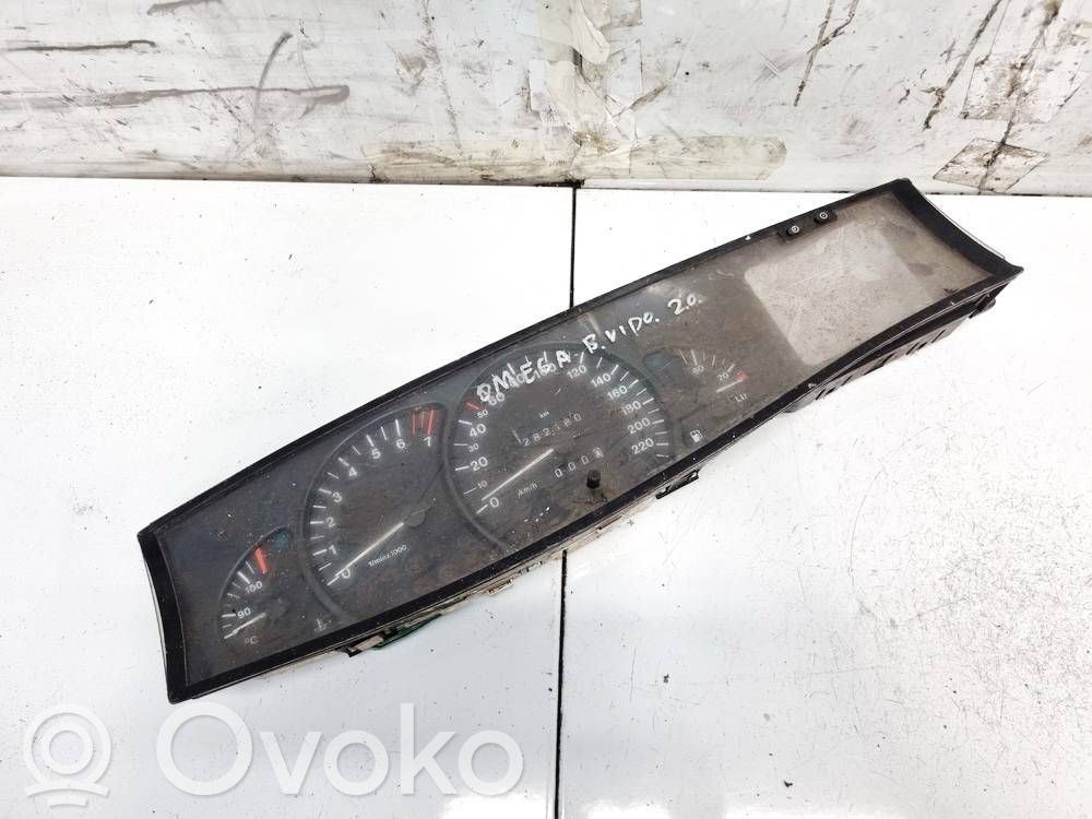 Opel Omega B1 Tachimetro (quadro strumenti) 