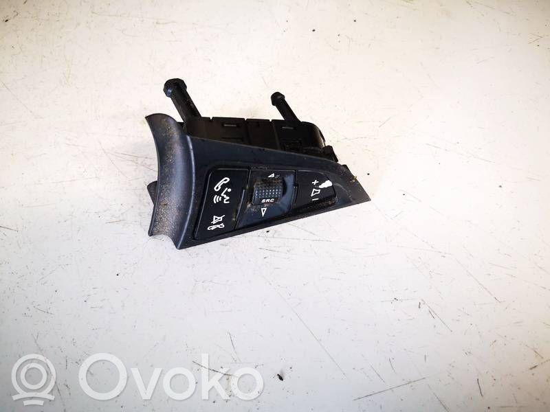 Opel Astra J Pulsanti/interruttori sul volante