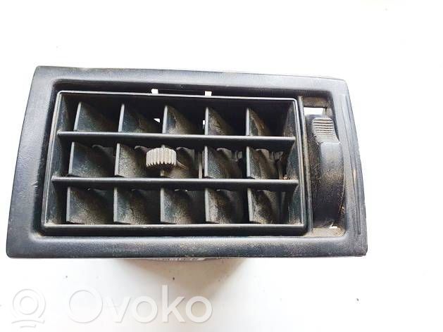 Volkswagen Golf II Boczna kratka nawiewu deski rozdzielczej 