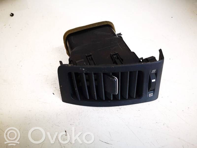 Toyota Corolla Verso E121 Rejilla de ventilación central del panel 