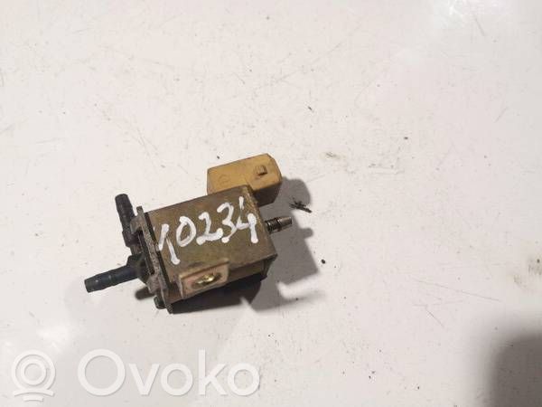 Audi 80 90 S2 B4 Solenoid supapă turbosuflantă 