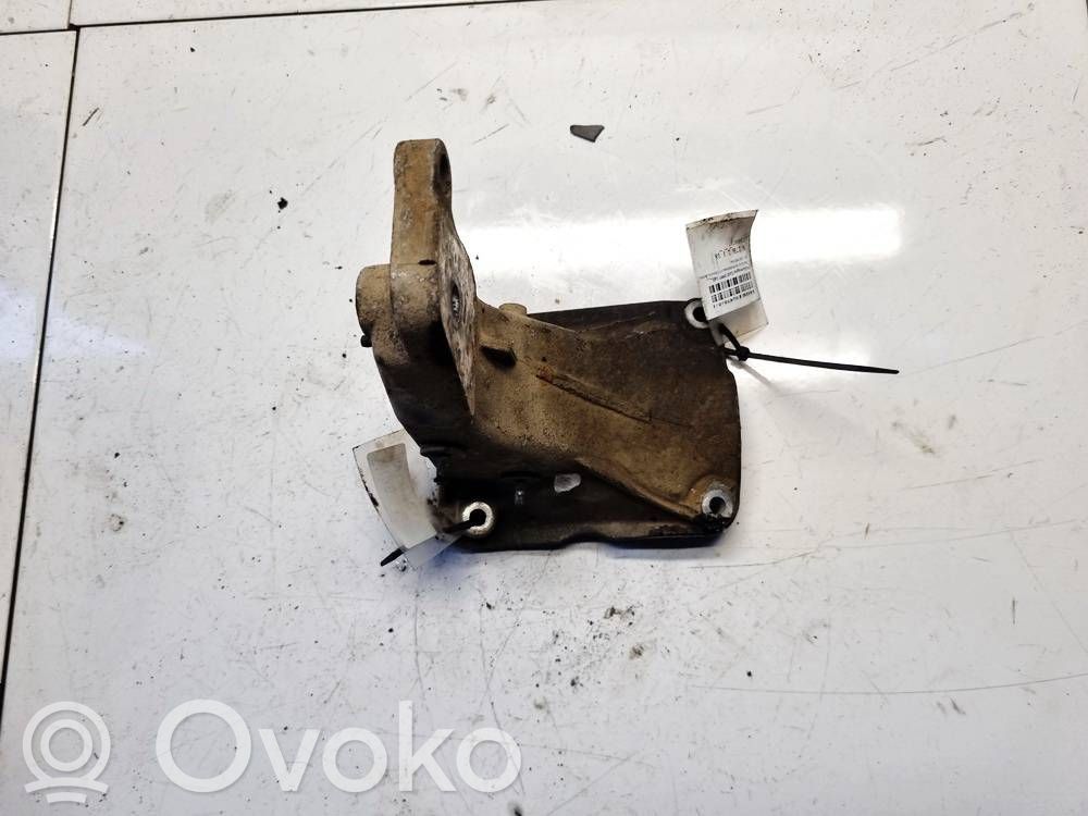 Volkswagen Golf III Engine mounting bracket 