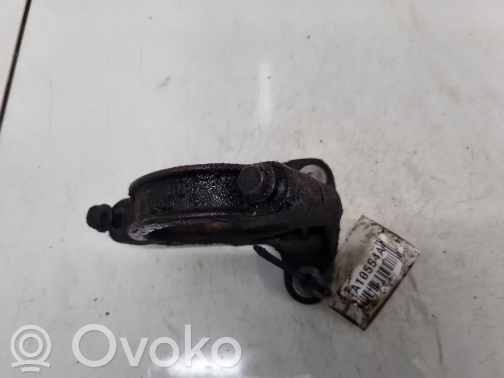 Engine mounting bracket