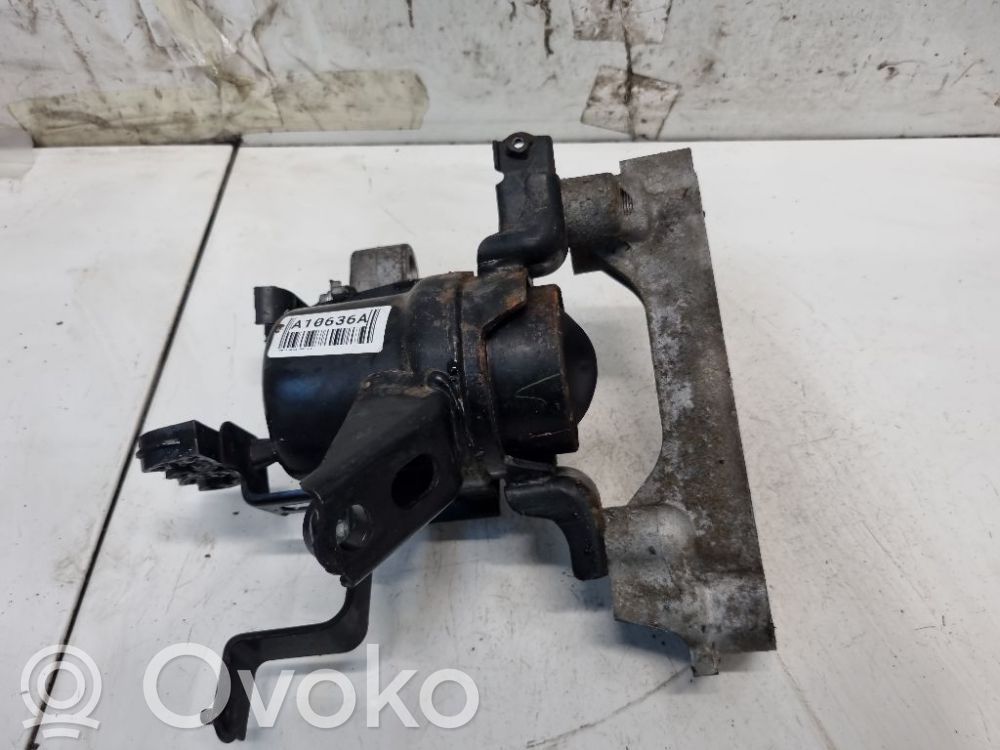 Engine mount bracket