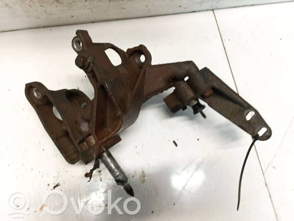 Renault Espace III Engine mounting bracket 
