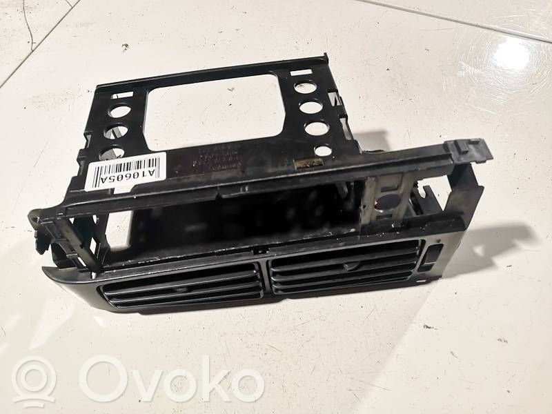 Volkswagen Golf III Kojelaudan keskiosan tuuletussuuttimen ritilä 